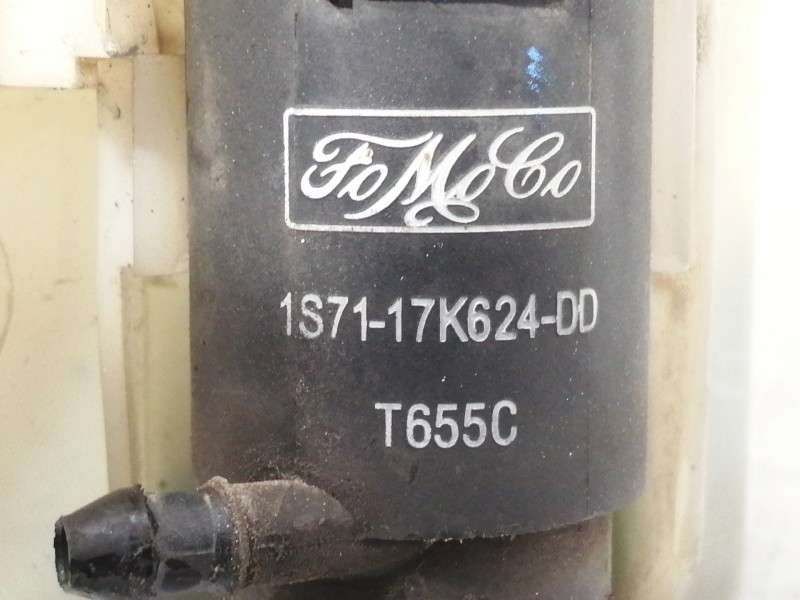 Recambio de deposito limpia para volvo s60 berlina 2.4 d referencia OEM IAM 30655661 1S7117K624DD 