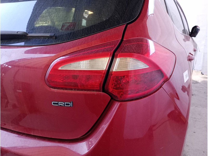 Recambio de piloto trasero derecho para kia ceed drive referencia OEM IAM 92402A2200  