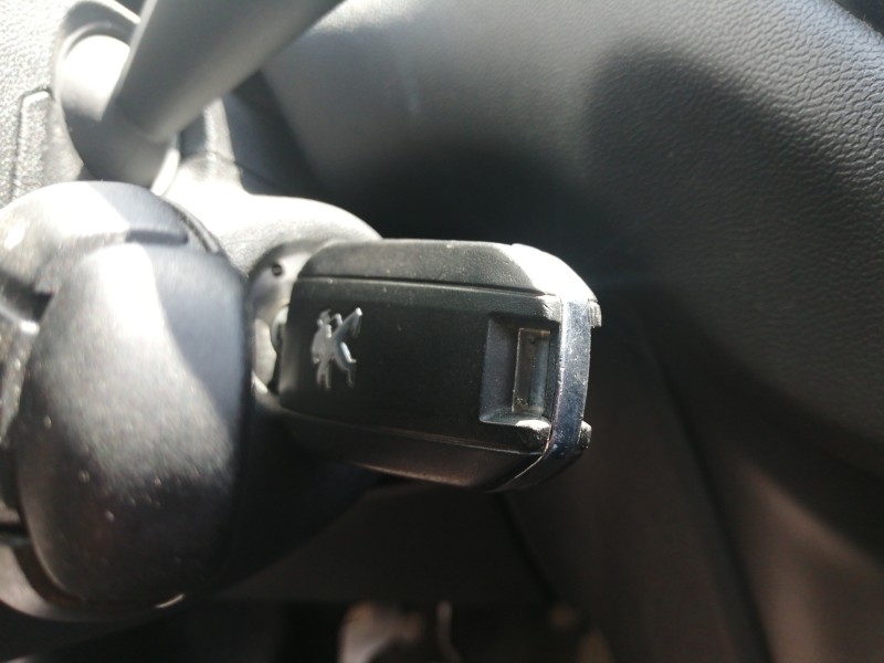 Recambio de conmutador de arranque para peugeot 208 access referencia OEM IAM   