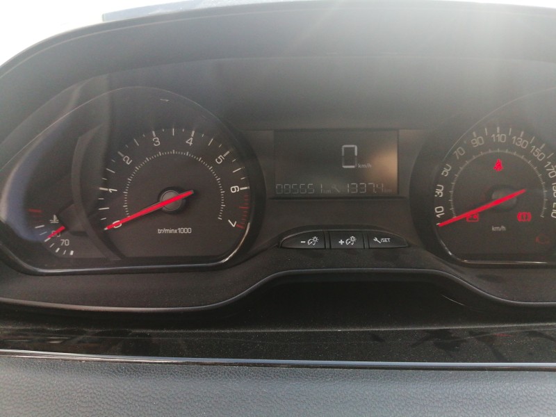 Recambio de cuadro instrumentos para peugeot 208 access referencia OEM IAM   