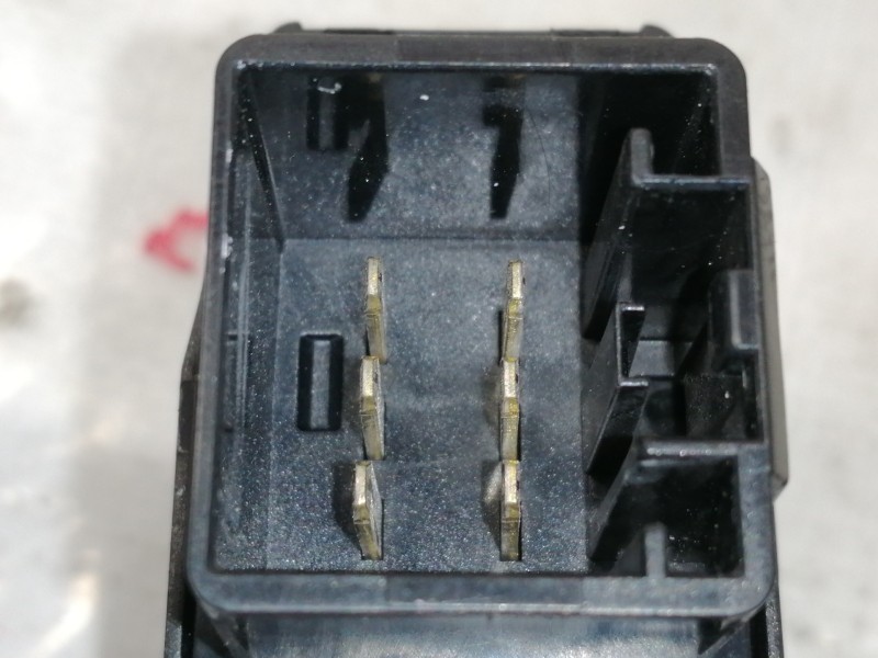 Recambio de mando elevalunas trasero izquierdo para volvo s60 berlina 2.4 d referencia OEM IAM 30658696  