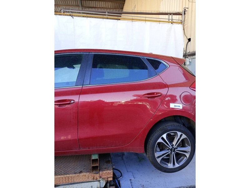 Recambio de puerta trasera izquierda para kia ceed drive referencia OEM IAM COMPLETA  