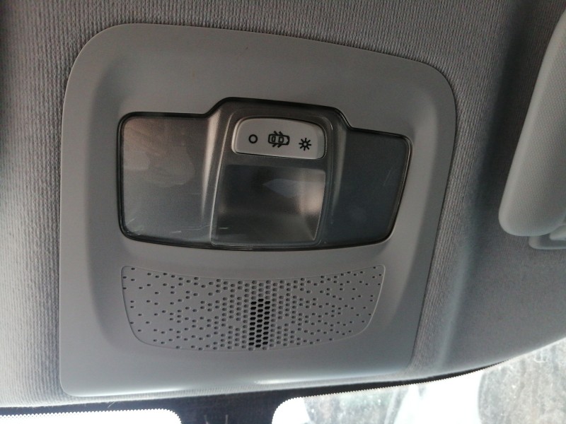 Recambio de luz interior para peugeot 208 access referencia OEM IAM   