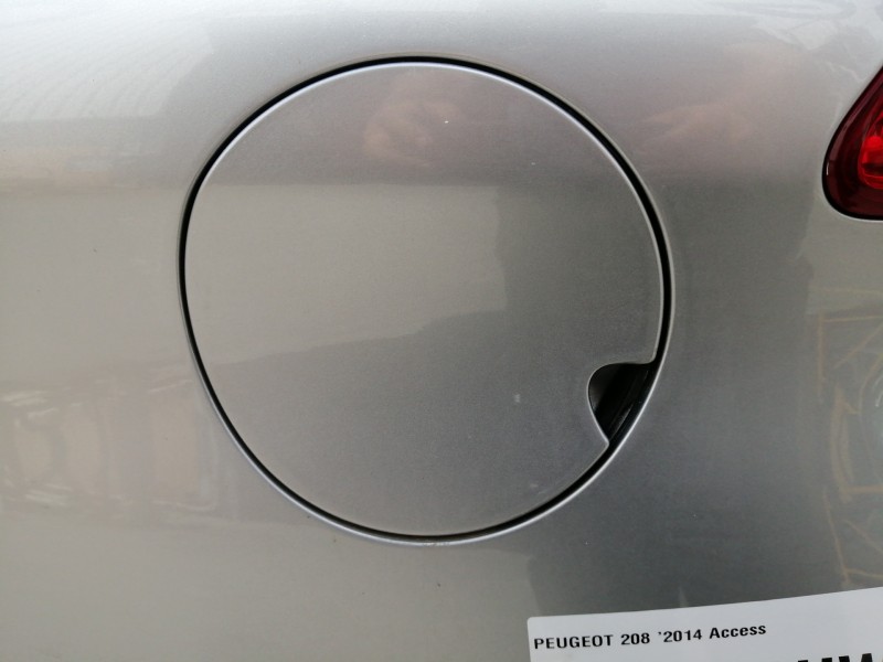 Recambio de tapa exterior combustible para peugeot 208 access referencia OEM IAM   