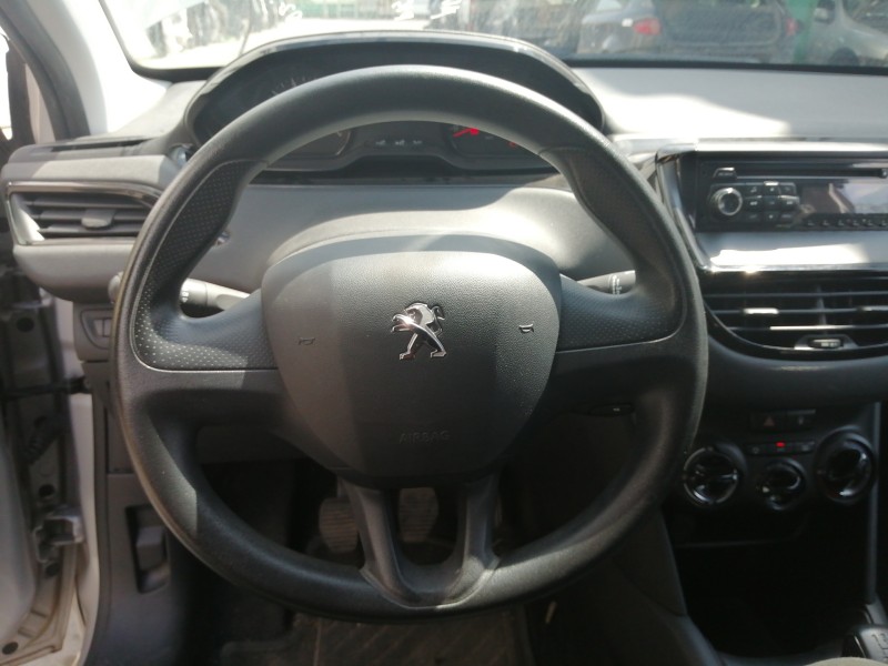 Recambio de volante para peugeot 208 access referencia OEM IAM   