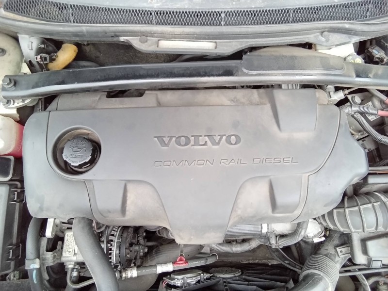 Recambio de tapa motor para volvo s60 berlina 2.4 d referencia OEM IAM 08653495  
