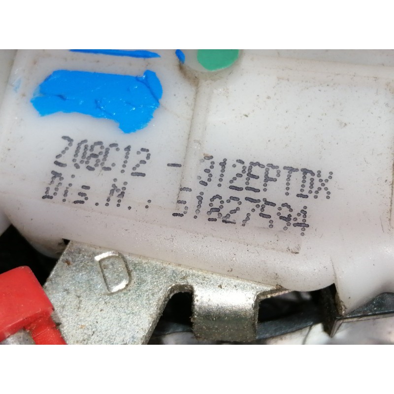 Recambio de cerradura puerta delantera derecha para fiat 500 cabrio (150) lounge referencia OEM IAM 51827593 51827594 