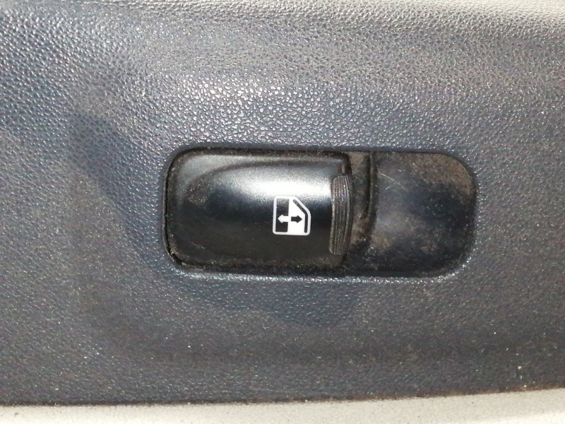 Recambio de guarnecido puerta delantera derecha para hyundai accent (mc) 1.5 crdi cat referencia OEM IAM 823601E010 823201E010 8