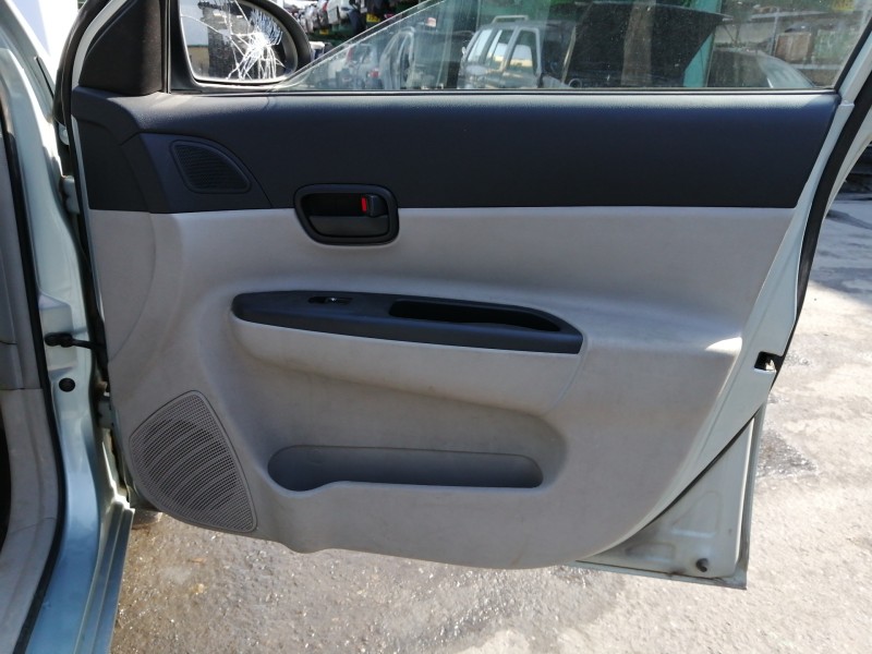 Recambio de guarnecido puerta delantera derecha para hyundai accent (mc) 1.5 crdi cat referencia OEM IAM 823601E010 823201E010 8