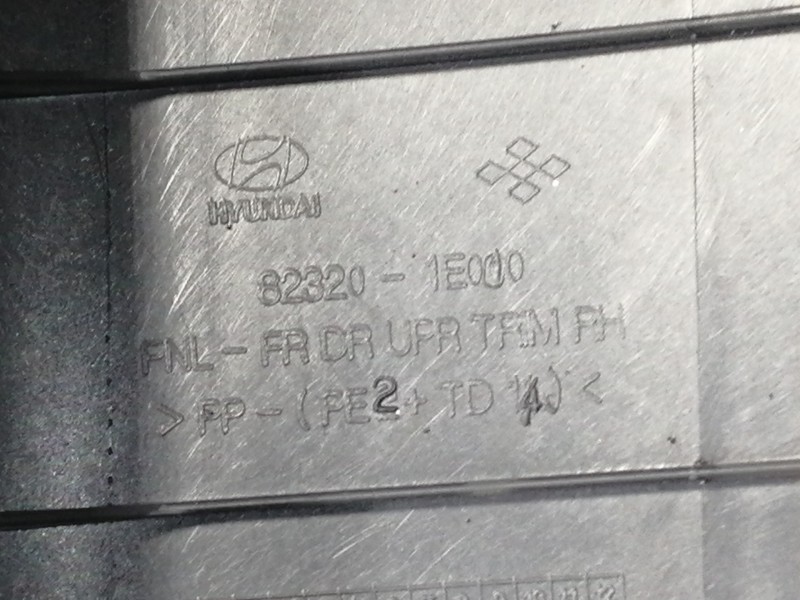 Recambio de guarnecido puerta delantera derecha para hyundai accent (mc) 1.5 crdi cat referencia OEM IAM 823601E010 823201E010 8
