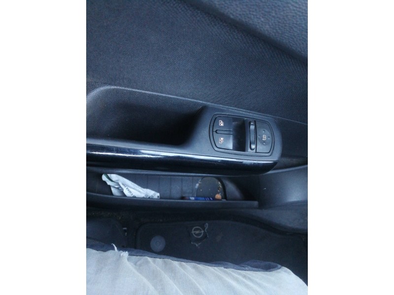 Recambio de mando elevalunas delantero izquierdo para opel corsa d selective referencia OEM IAM 13258521AA  