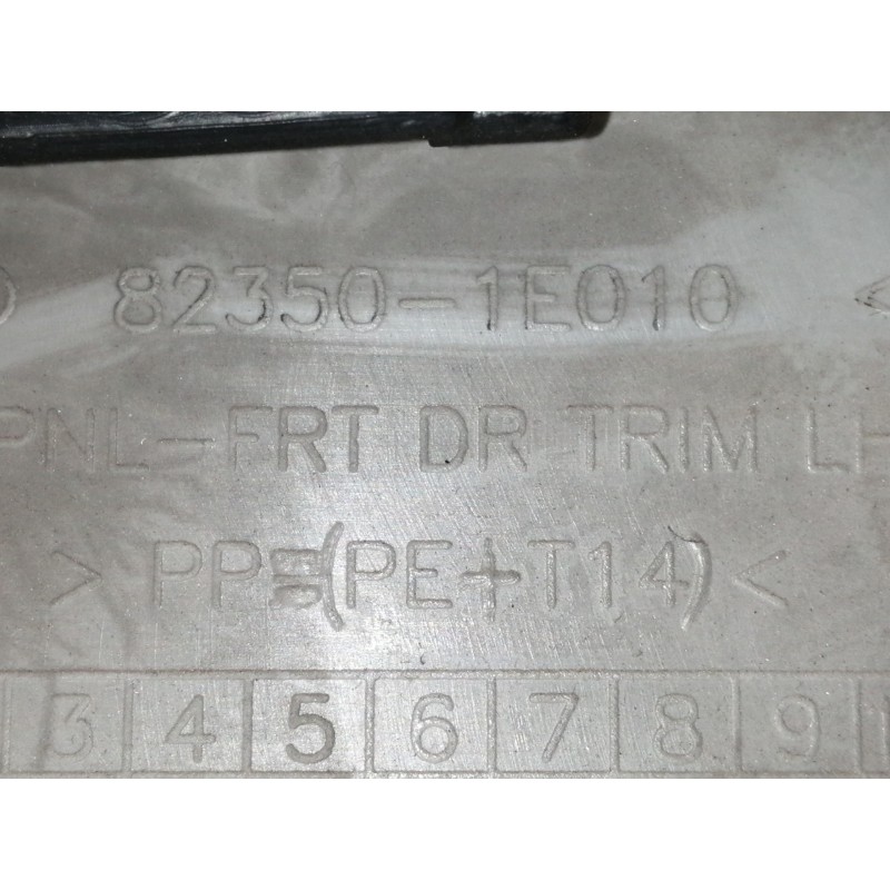 Recambio de guarnecido puerta delantera izquierda para hyundai accent (mc) 1.5 crdi cat referencia OEM IAM 823501E010 823101E010