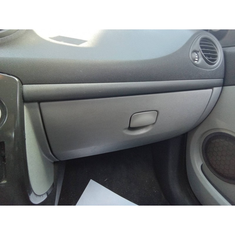 Recambio de guantera para renault clio iii confort dynamique referencia OEM IAM 8200475689  
