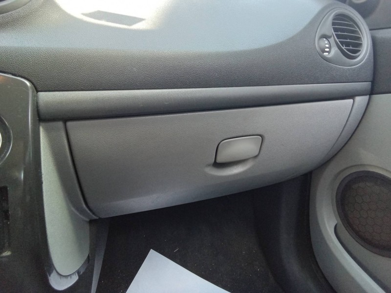 Recambio de guantera para renault clio iii confort dynamique referencia OEM IAM 8200475689  