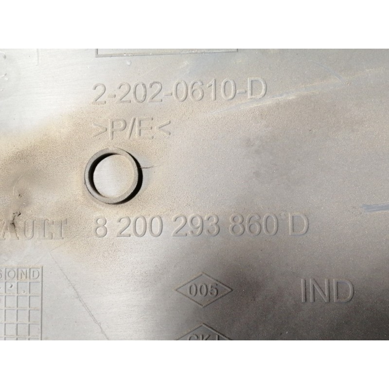 Recambio de guarnecido puerta trasera derecha para renault clio iii confort dynamique referencia OEM IAM 8200293860D  