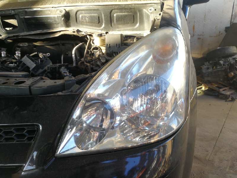 Recambio de faro izquierdo para toyota corolla verso (r1) 2.2 d-4d luna referencia OEM IAM 811700F010  