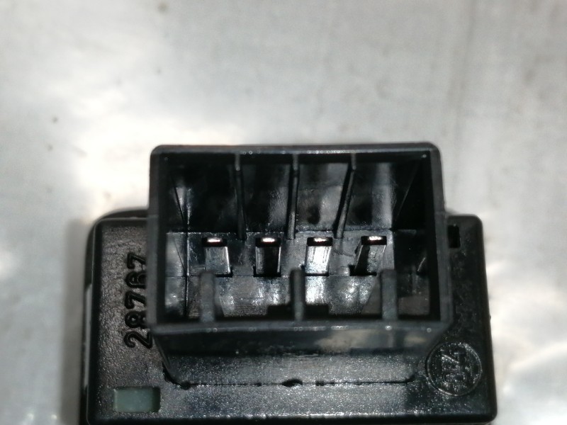 Recambio de mando elevalunas delantero derecho para fiat 500 cabrio (150) lounge referencia OEM IAM 28767 E30500 