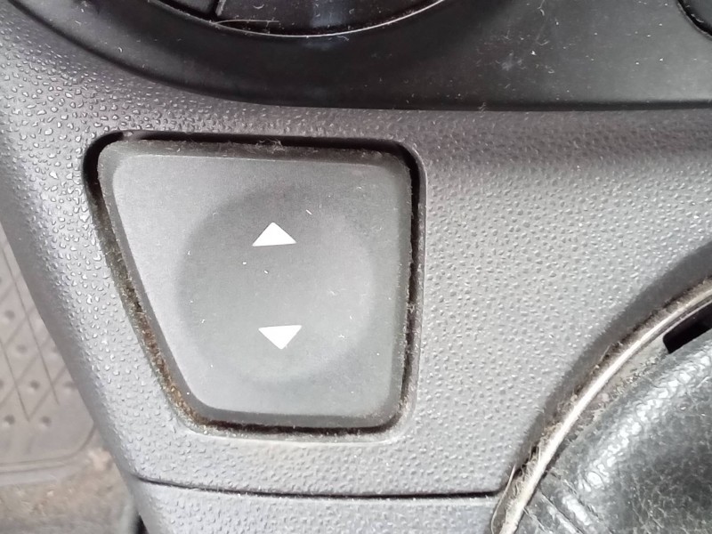 Recambio de mando elevalunas delantero izquierdo para fiat 500 cabrio (150) lounge referencia OEM IAM 28767 E30499 