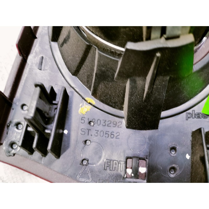 Recambio de rejilla aireadora para fiat nuova 500 (150) pop referencia OEM IAM 51803292 ST30562 