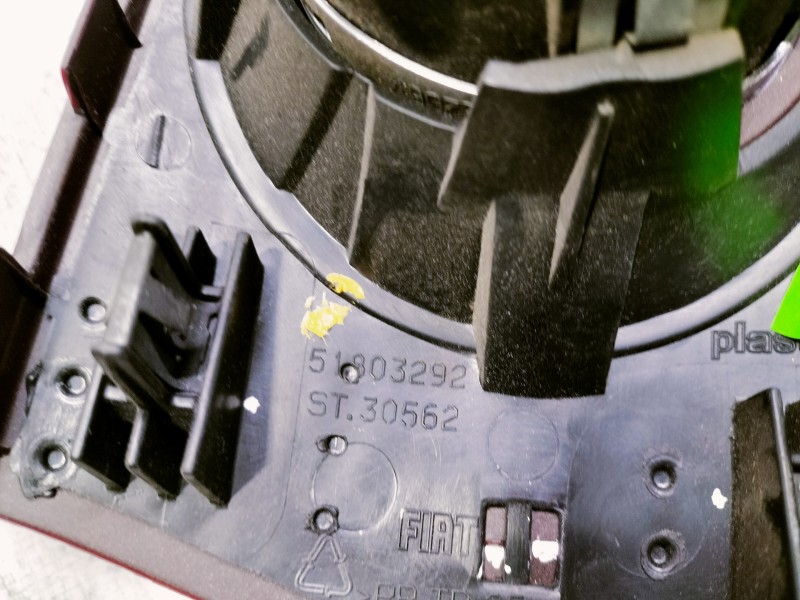 Recambio de rejilla aireadora para fiat nuova 500 (150) pop referencia OEM IAM 51803292 ST30562 