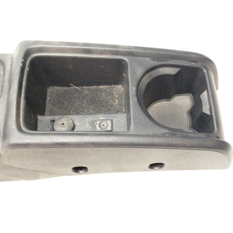 Recambio de apoyabrazos central para volkswagen tiguan (5n1) sport referencia OEM IAM 5N0863323  