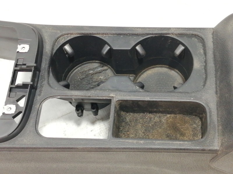 Recambio de apoyabrazos central para volkswagen tiguan (5n1) sport referencia OEM IAM 5N0863323  