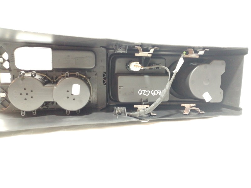 Recambio de apoyabrazos central para volkswagen tiguan (5n1) sport referencia OEM IAM 5N0863323  