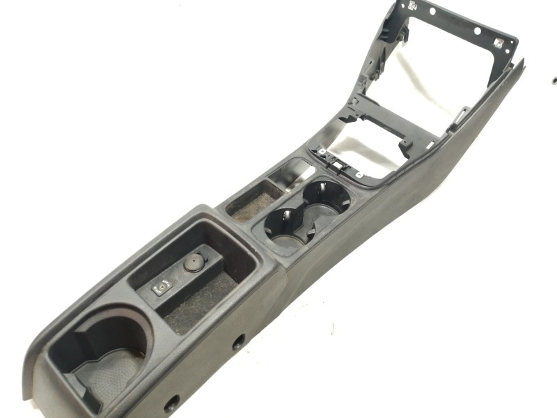 Recambio de apoyabrazos central para volkswagen tiguan (5n1) sport referencia OEM IAM 5N0863323  