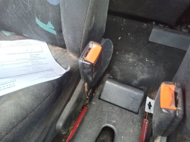 Recambio de enganche cinturon delantero derecho para volkswagen golf iii berlina (1h1) gti referencia OEM IAM 1H0857756  