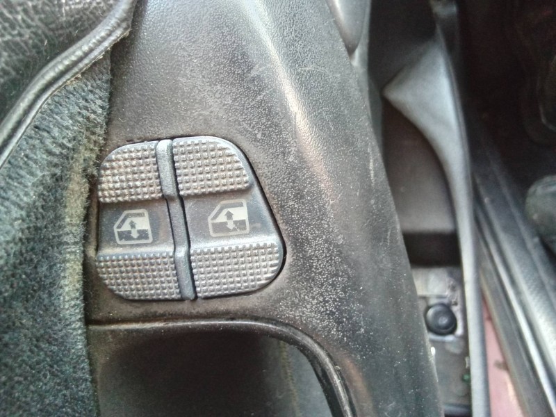 Recambio de mando elevalunas delantero izquierdo para volkswagen golf iii berlina (1h1) gti referencia OEM IAM 1H0867197A  