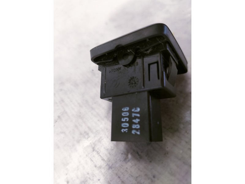 Recambio de mando elevalunas delantero derecho para fiat nuova 500 (150) pop referencia OEM IAM 735450602 30508 2847E 4 PINS