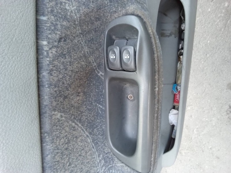 Recambio de mando elevalunas delantero izquierdo para renault scenic (ja..) 1.9 d rt referencia OEM IAM 7700431172  
