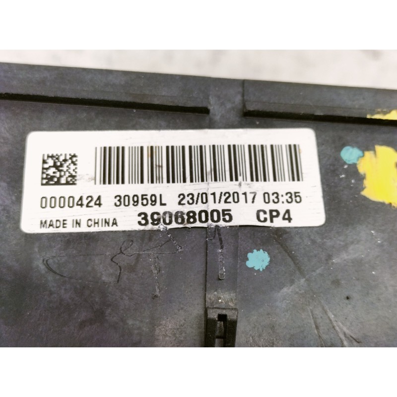 Recambio de caja reles / fusibles para opel corsa e business referencia OEM IAM 39068005 30959L 