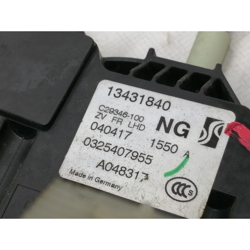 Recambio de cerradura puerta delantera derecha para opel corsa e business referencia OEM IAM 13431840  