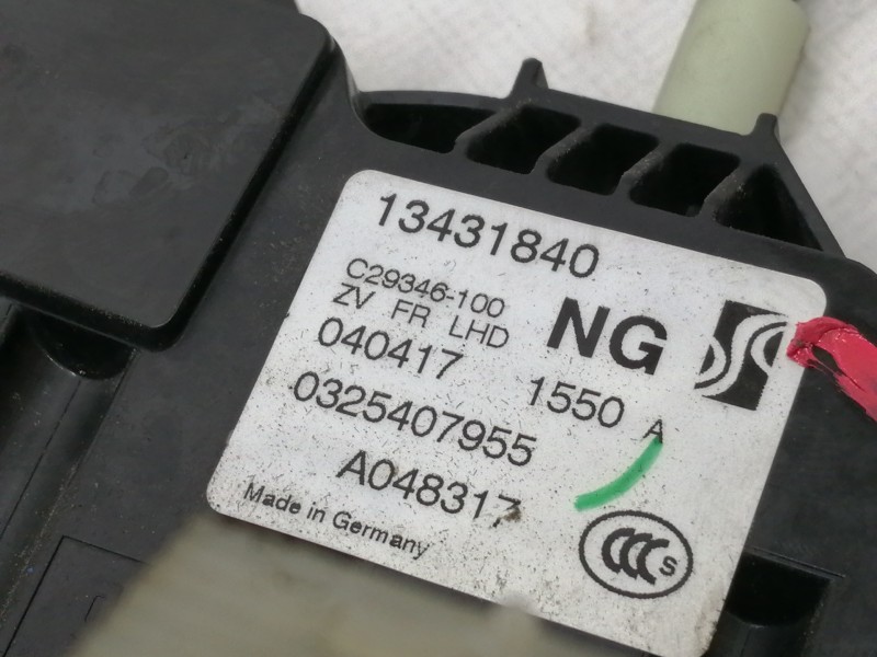 Recambio de cerradura puerta delantera derecha para opel corsa e business referencia OEM IAM 13431840  