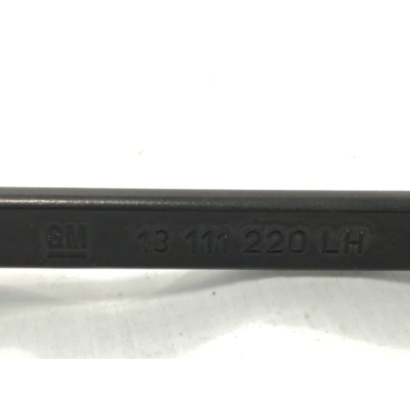 Recambio de brazo limpia delantero derecho para opel astra twin top cosmo referencia OEM IAM 13111220 13111220LH 