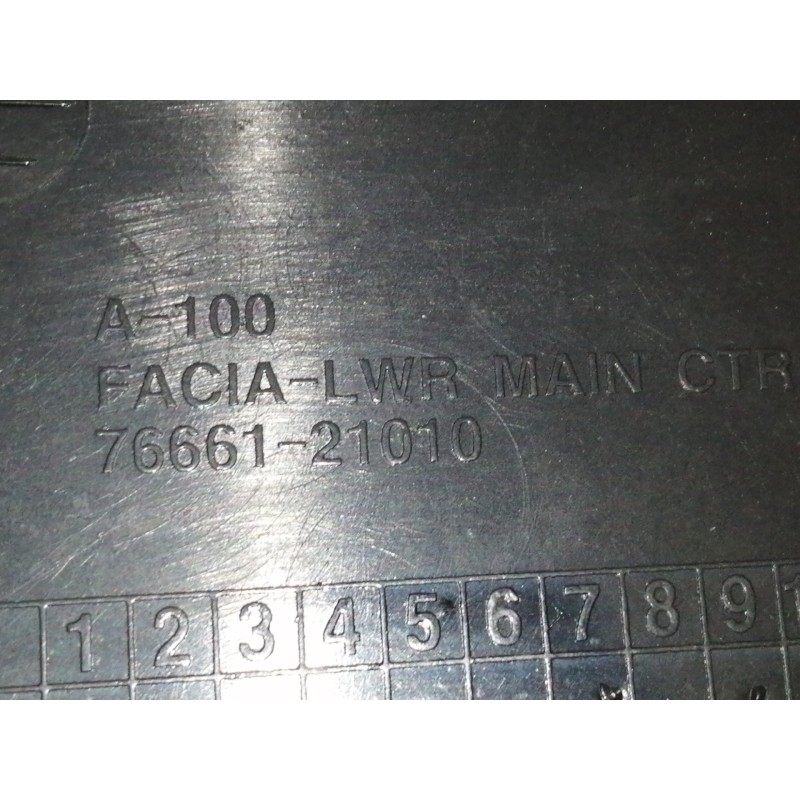 Recambio de apoyabrazos central para ssangyong rodius xdi limited referencia OEM IAM 7661521001 7666121010 