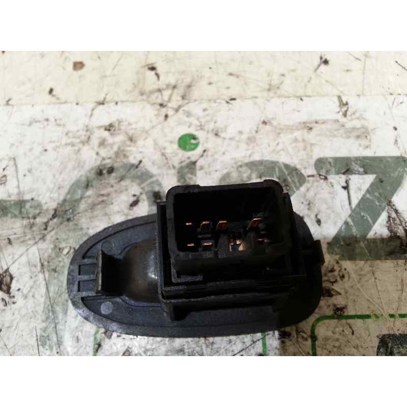 Recambio de mando elevalunas delantero derecho para kia shuma ii 1.6 rs 5 berlina referencia OEM IAM   