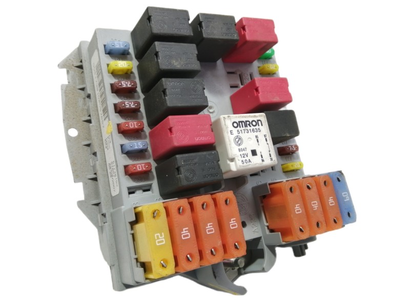 Recambio de caja reles / fusibles para fiat croma (194) 1.9 8v multijet active (12.2007) referencia OEM IAM 51738102 57657 