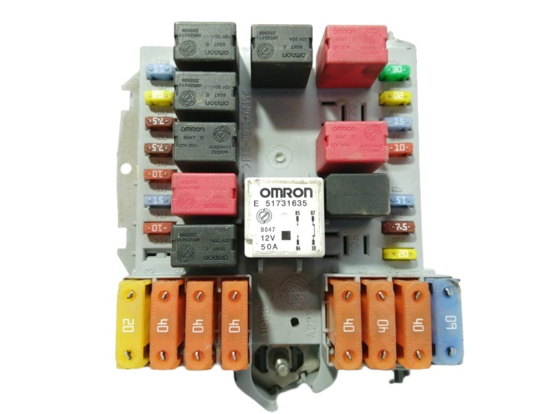 Recambio de caja reles / fusibles para fiat croma (194) 1.9 8v multijet active (12.2007) referencia OEM IAM 51738102 57657 