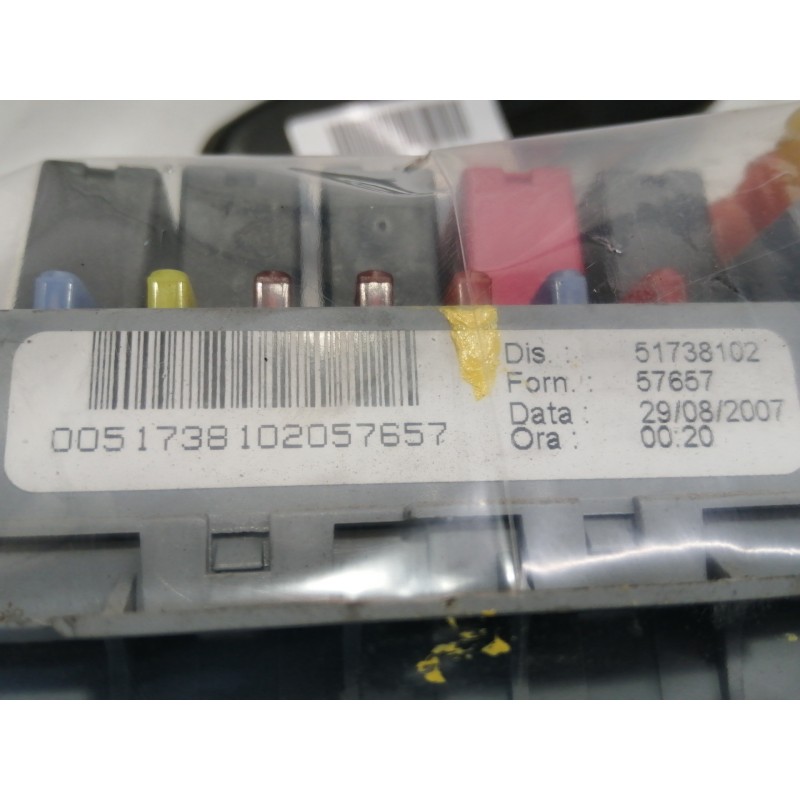 Recambio de caja reles / fusibles para fiat croma (194) 1.9 8v multijet active (12.2007) referencia OEM IAM 51738102 57657 