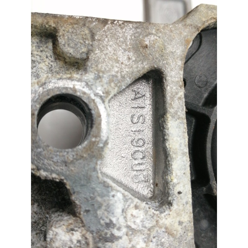 Recambio de soporte motor derecho para opel insignia berlina cosmo referencia OEM IAM 13227717 V06100 