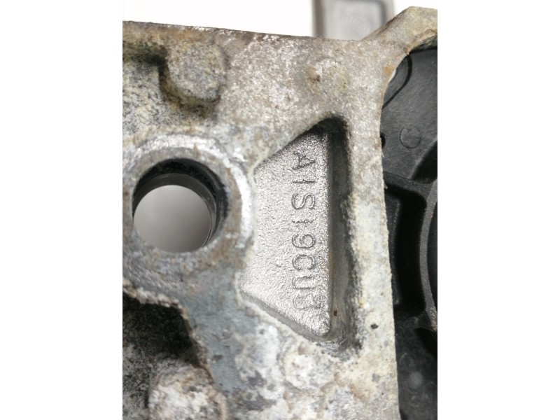 Recambio de soporte motor derecho para opel insignia berlina cosmo referencia OEM IAM 13227717 V06100 