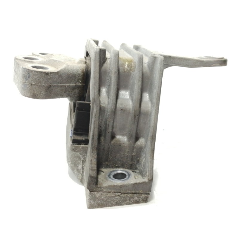 Recambio de soporte motor derecho para opel insignia berlina cosmo referencia OEM IAM 13227717 V06100 