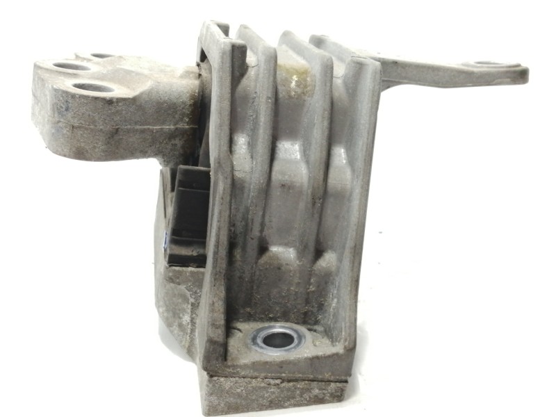 Recambio de soporte motor derecho para opel insignia berlina cosmo referencia OEM IAM 13227717 V06100 