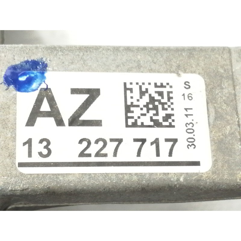 Recambio de soporte motor derecho para opel insignia berlina cosmo referencia OEM IAM 13227717 V06100 