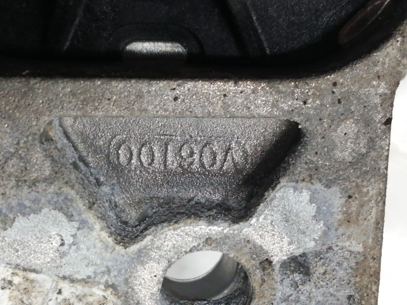 Recambio de soporte motor derecho para opel insignia berlina cosmo referencia OEM IAM 13227717 V06100 