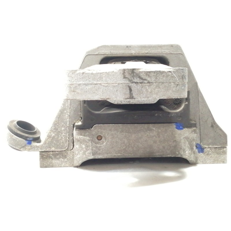 Recambio de soporte motor derecho para opel insignia berlina cosmo referencia OEM IAM 13227717 V06100 