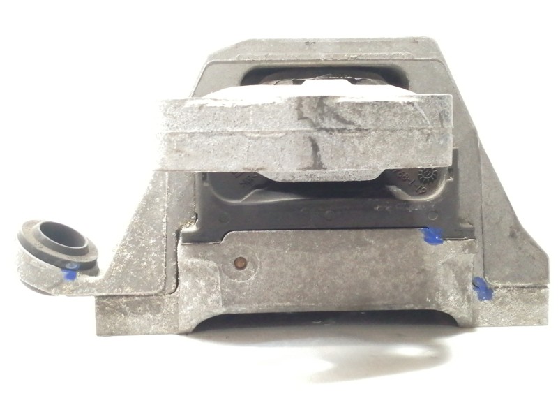 Recambio de soporte motor derecho para opel insignia berlina cosmo referencia OEM IAM 13227717 V06100 