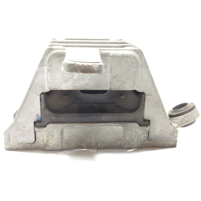 Recambio de soporte motor derecho para opel insignia berlina cosmo referencia OEM IAM 13227717 V06100 